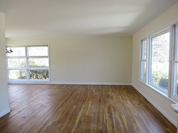 2nd image of 26 Sparrow Cir