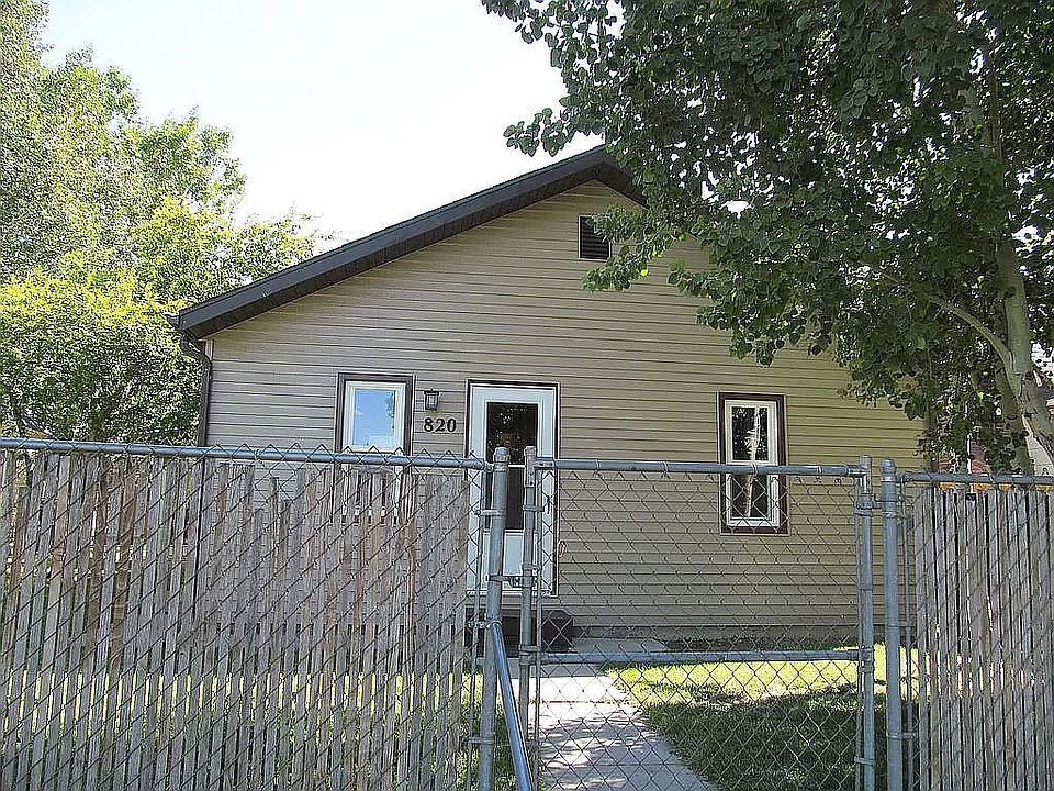 1st image of 820 8th Ave N