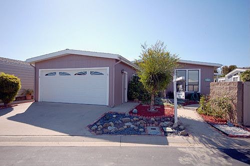 2nd image of 16 Poinsettia Gardens Dr #16