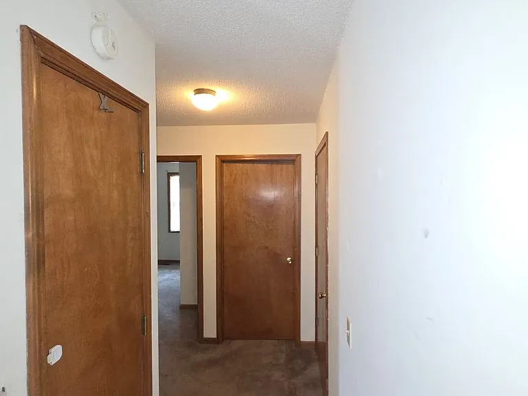 313 E North St — Photo 7