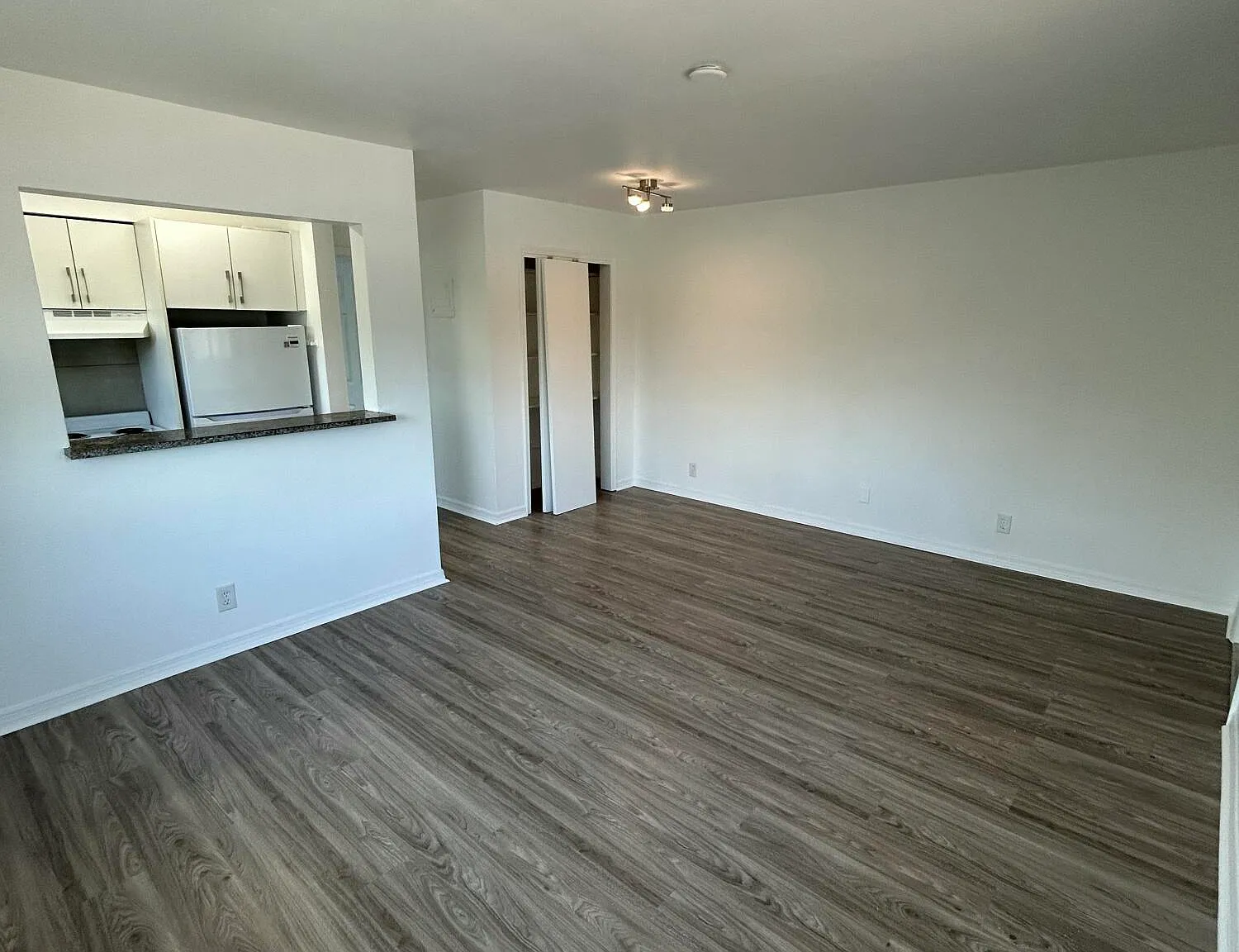 1 bed, 1.0 bath, 7645 sqft, $1,700 — Photo 2