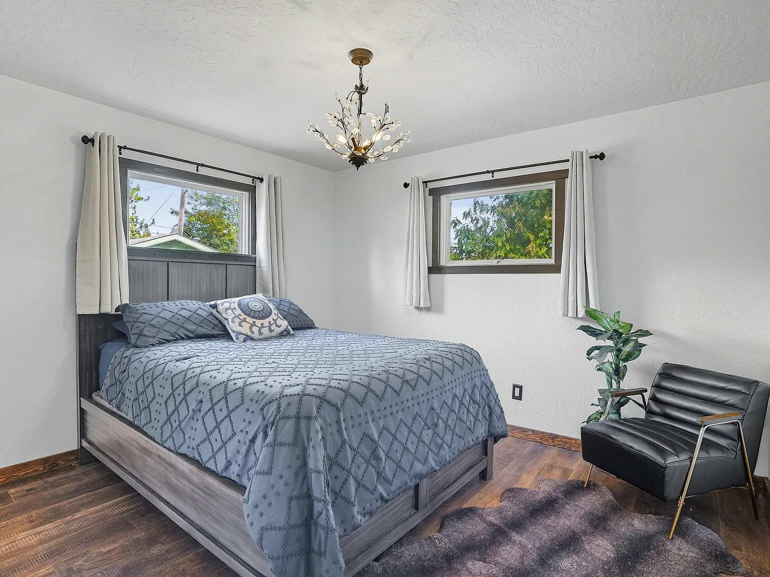 5 bed, 1760 sqft, $975 — Photo 3
