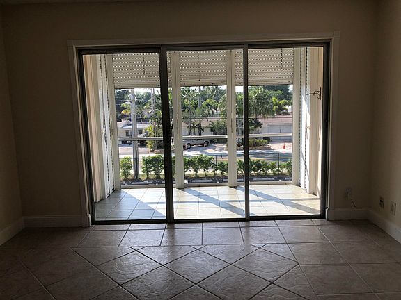 3rd image of 3040 NE 16th Ave APT 303