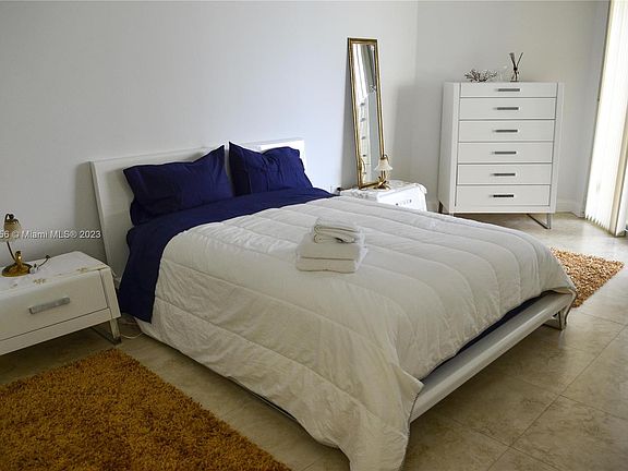 5th image of 5555 Collins Ave #4