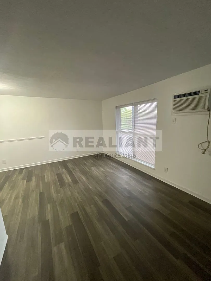 1 bed, 1.0 bath, $870 — Photo 3