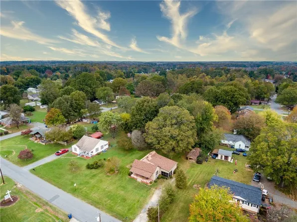 1109 E Joyner St, Gibsonville, NC 27249