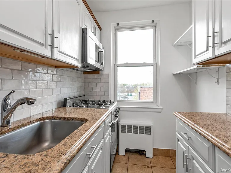 275 Maple Ave #D6 — Photo 7