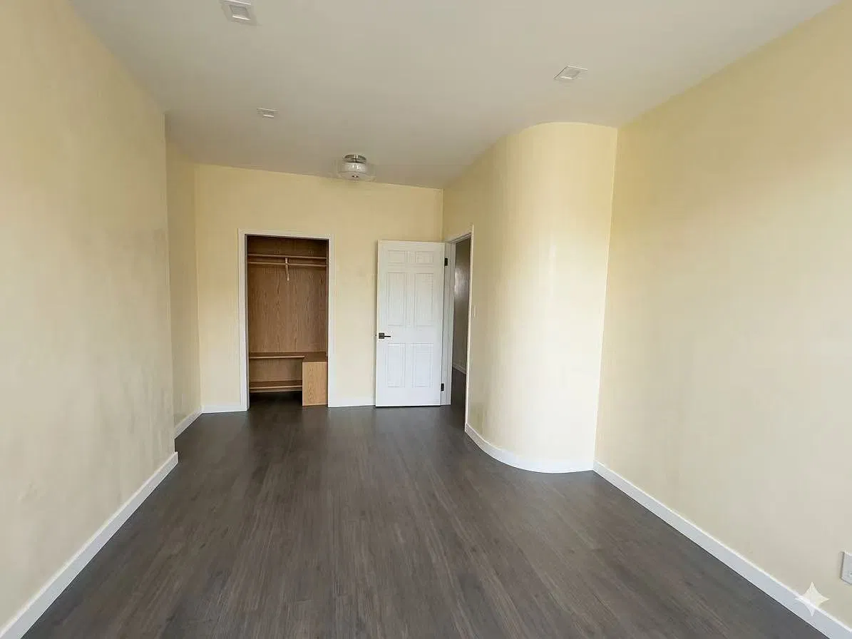 3 bed, 1100 sqft, $3,000 — Photo 4