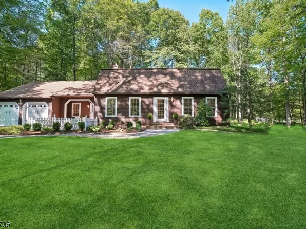 36 Cora Ln, Chester Twp., NJ 07930