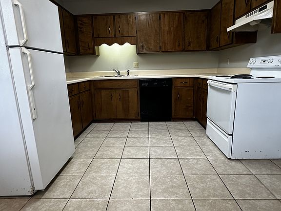 3rd image of 423 Prince Ave