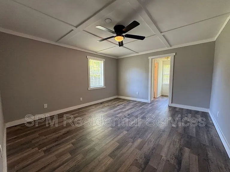 553 Manly Ave — Photo 13