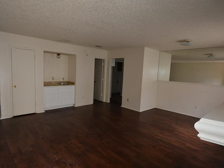 606 Starlinda Ct #B — Photo 18