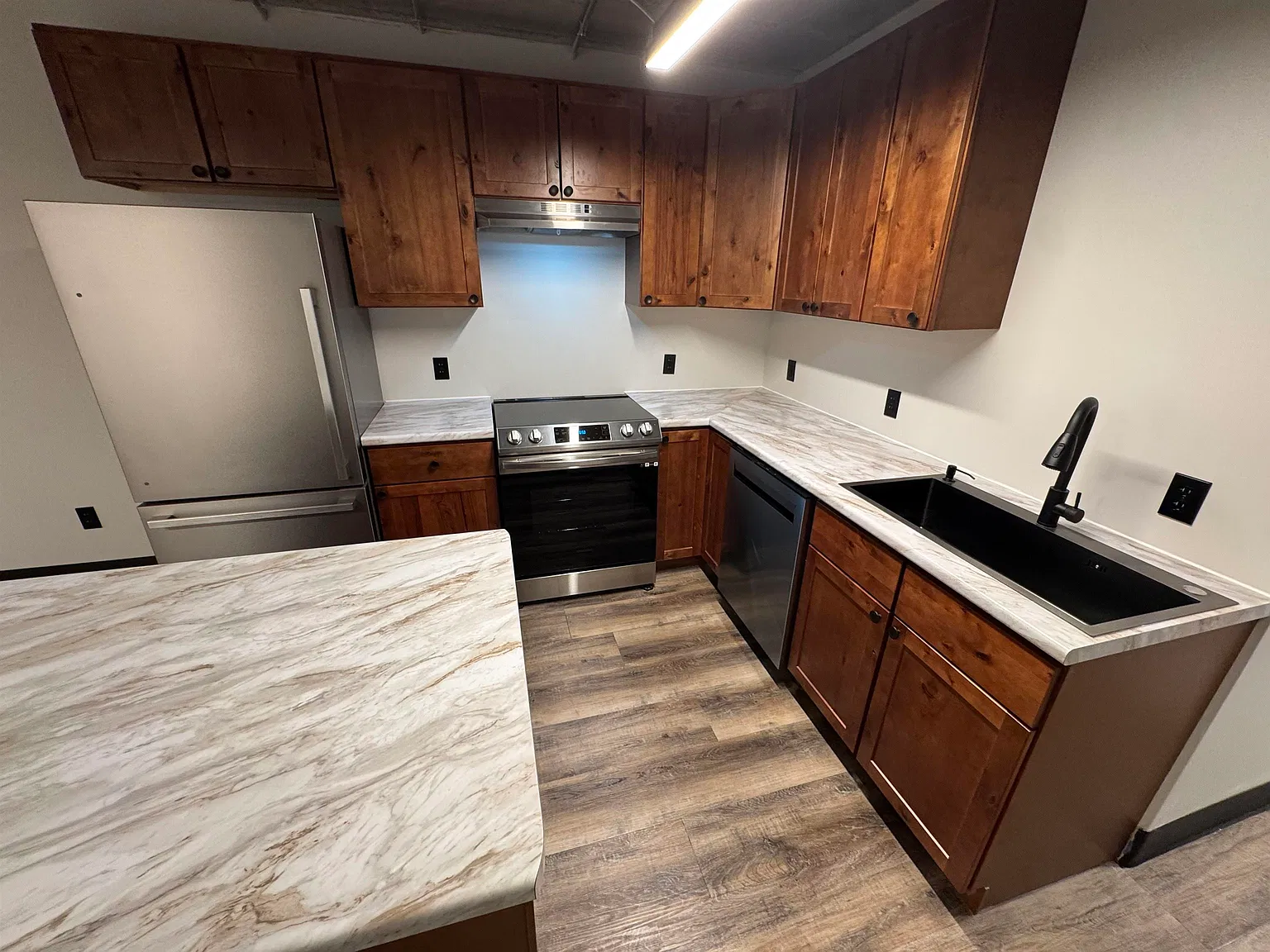 1 bed, 1.0 bath, 750 sqft, $1,295 — Photo 2