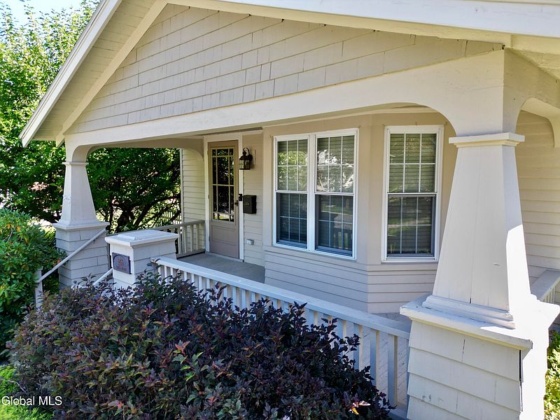 3rd image of 1266 Keyes Avenue