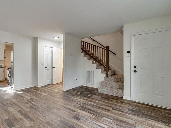 3rd image of 709 Summitt Ave