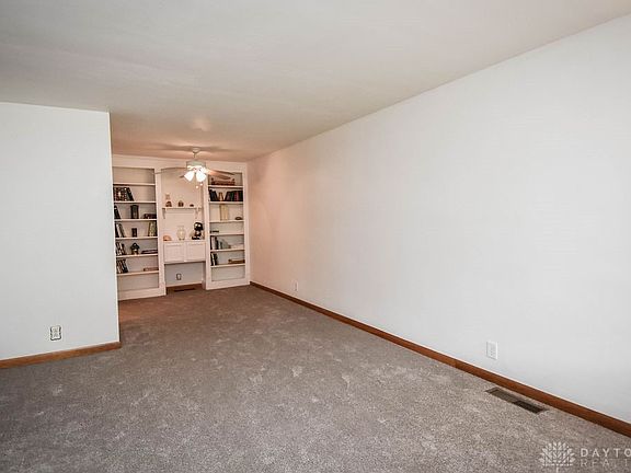 3rd image of 38 Rockford Dr