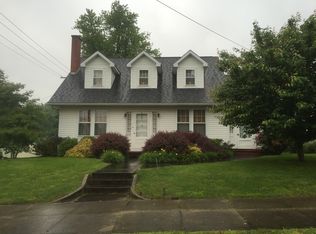 325 W Main St, Morganfield, KY 42437