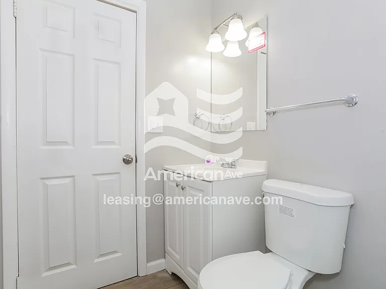 1467974_014_bathroom_14120745.jpg