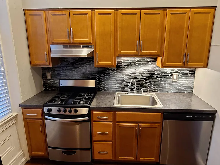 5909 Alder St — Photo 3