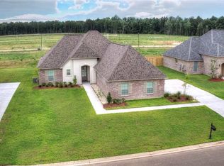 8818 Greenleaves Dr, Denham Springs, LA 70726