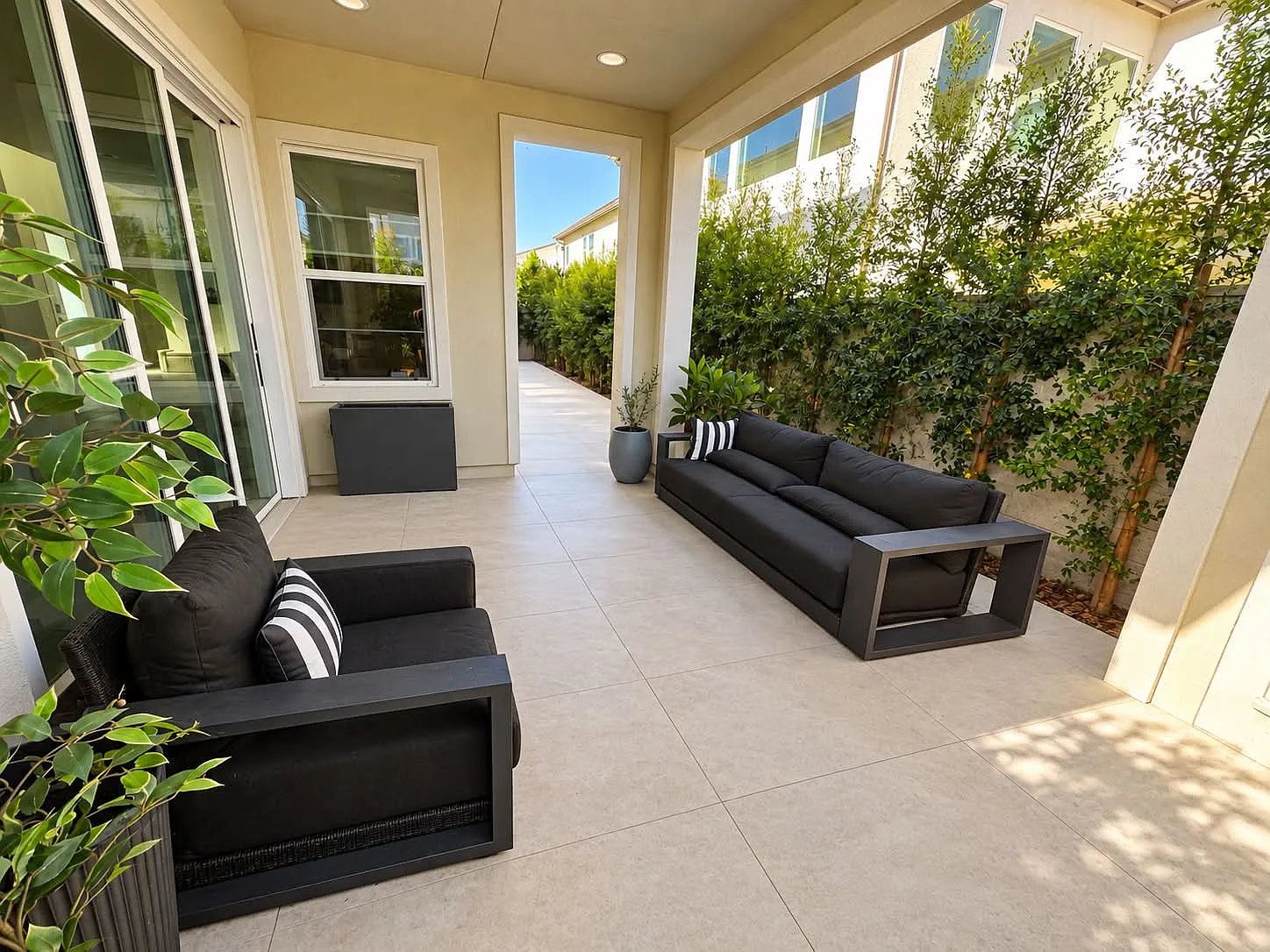 4 bed, 2728 sqft, $6,799 — Photo 3