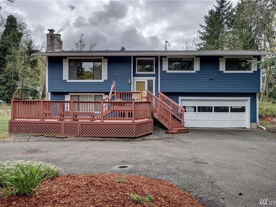 Front of house with newer hardiplank siding and exterior paint.