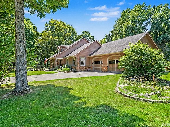 3rd image of 3284 Pratt Rd