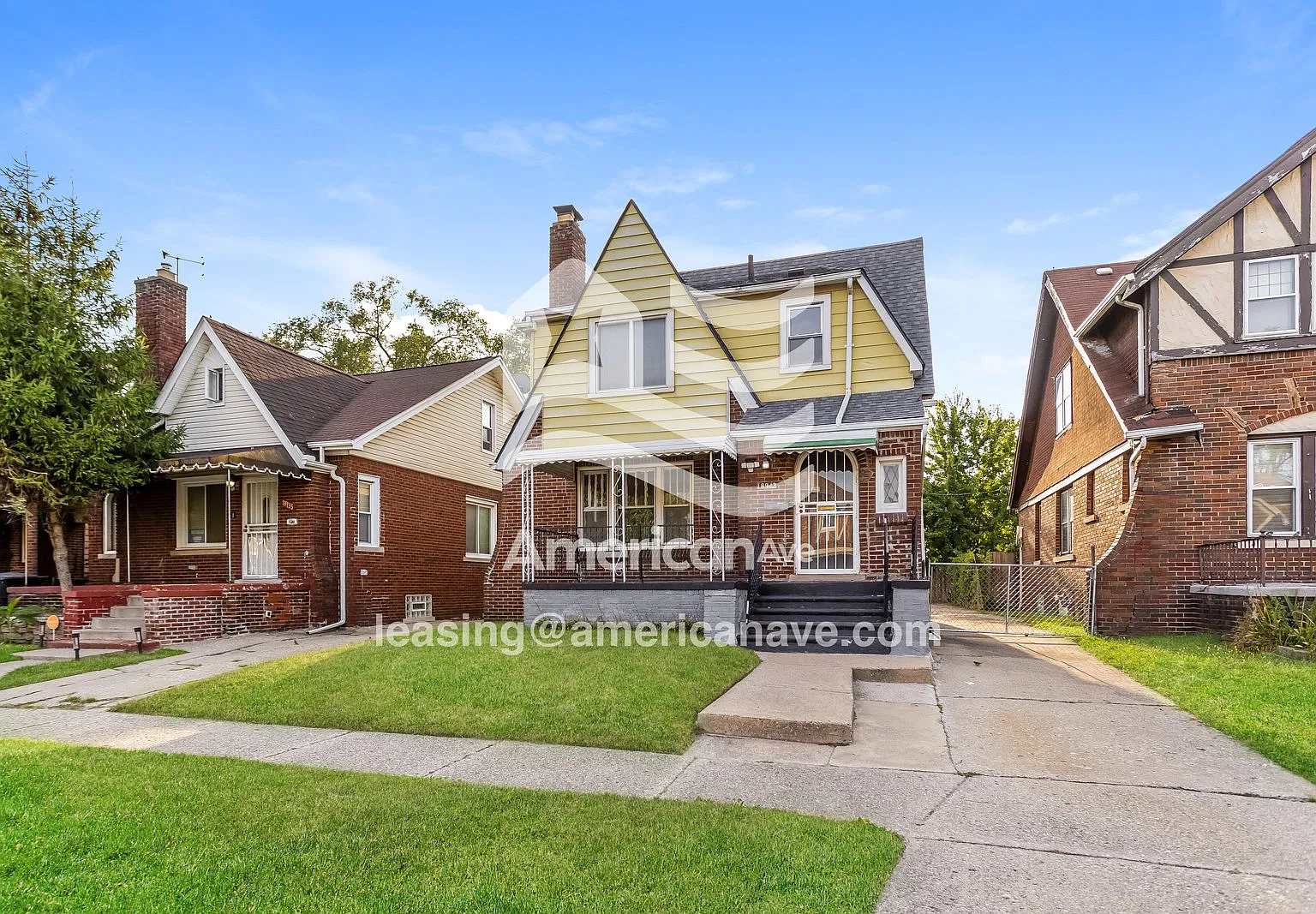 3 bed, 1.5 bath, 1287 sqft, $1,318 — Photo 2