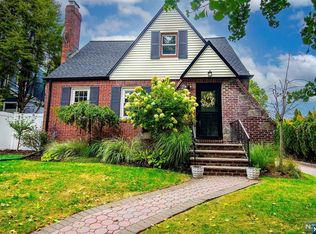 67 Dohrman Ave, Teaneck, NJ 07666