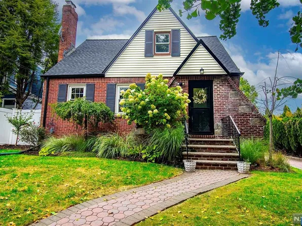 67 Dohrman Ave, Teaneck, NJ 07666