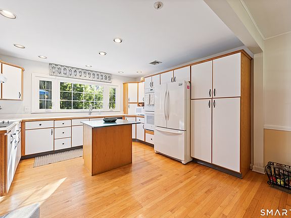 3rd image of 98 Merwin Circle