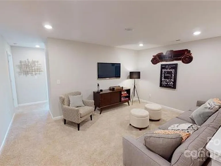 6090 Artigas Dr — Photo 5