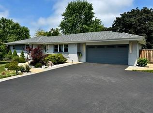 1211 Highland Dr, Prospect Heights, IL 60070