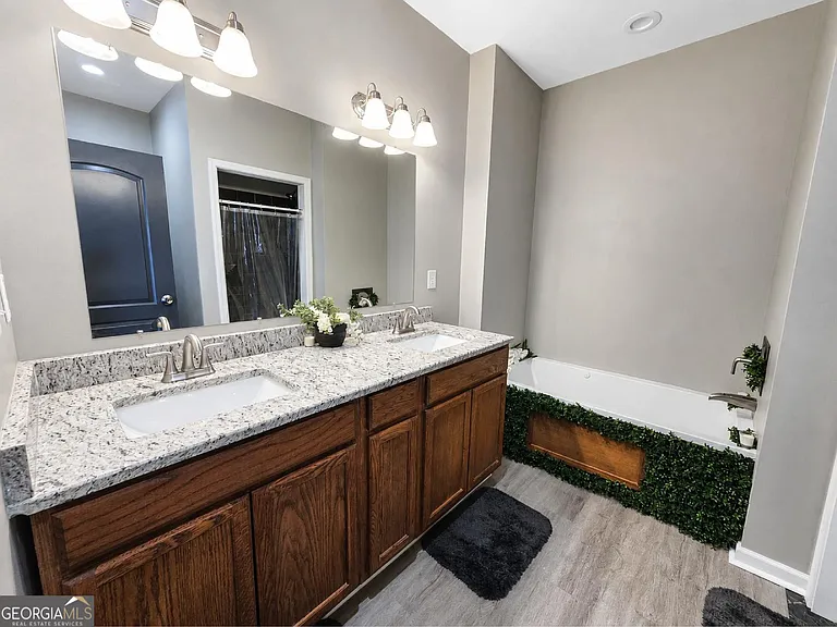 5589 River Rd #B — Photo 16