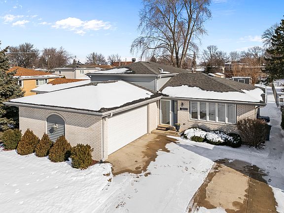 3rd image of 9109 Crescent Ct