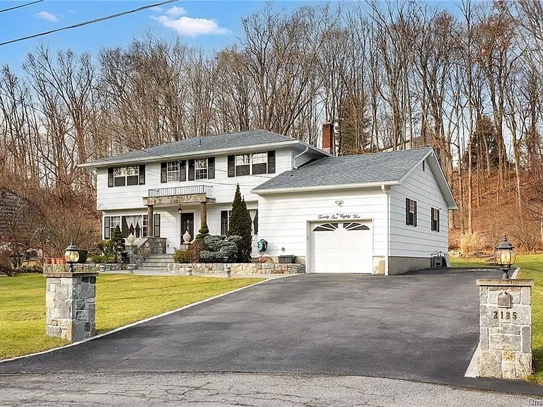 2185 Sultana Dr — Photo 2