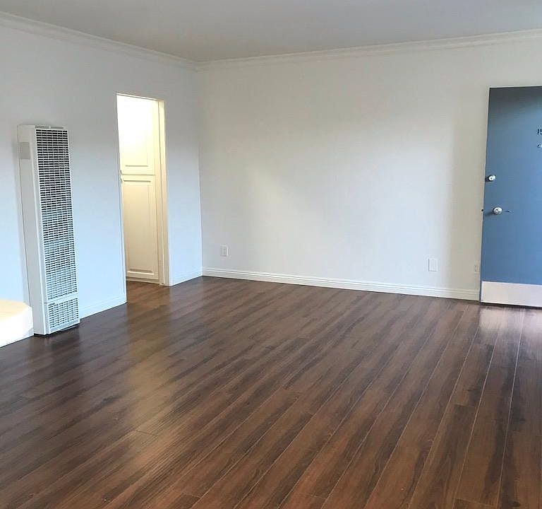 1st image of 1632 Barry Ave