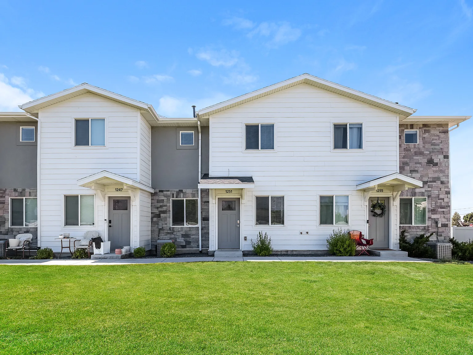 3 bed, 2.5 bath, 1514 sqft, $1,720 — Photo 1