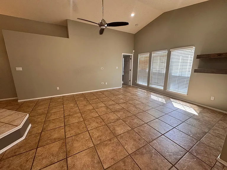 9701 Tapatio Dr NW — Photo 8