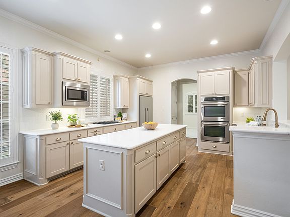 5th image of 1027 Sir Lancelot Cir