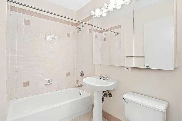 Rented by Modern Spaces | media 3