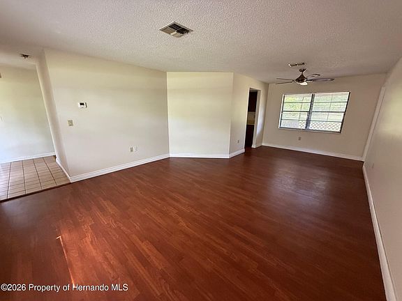 4th image of 5072 Lakewood Dr