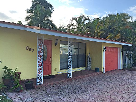 2nd image of 607 SE 10th Ave
