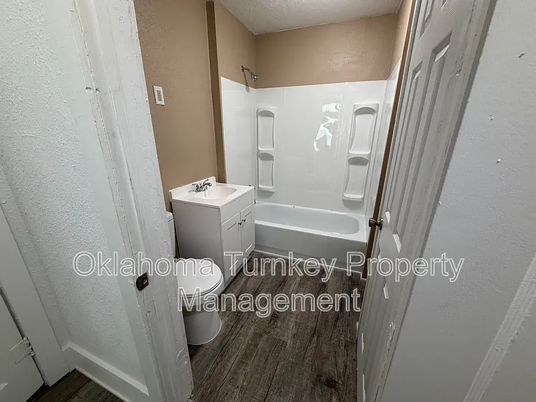 1213 N Alabama Ave — Photo 8