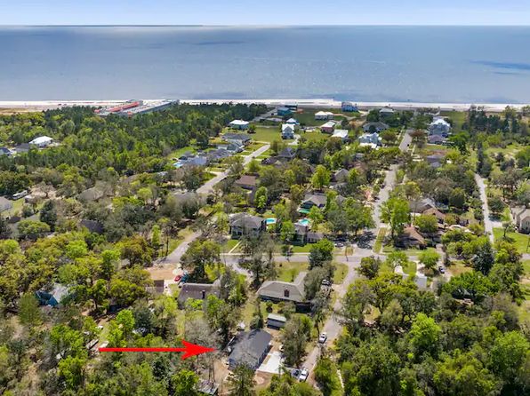 205 Shadow Lawn Ave, Pass Christian, MS 39571