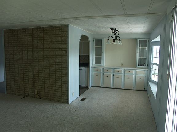 4th image of 731 Lark Dr