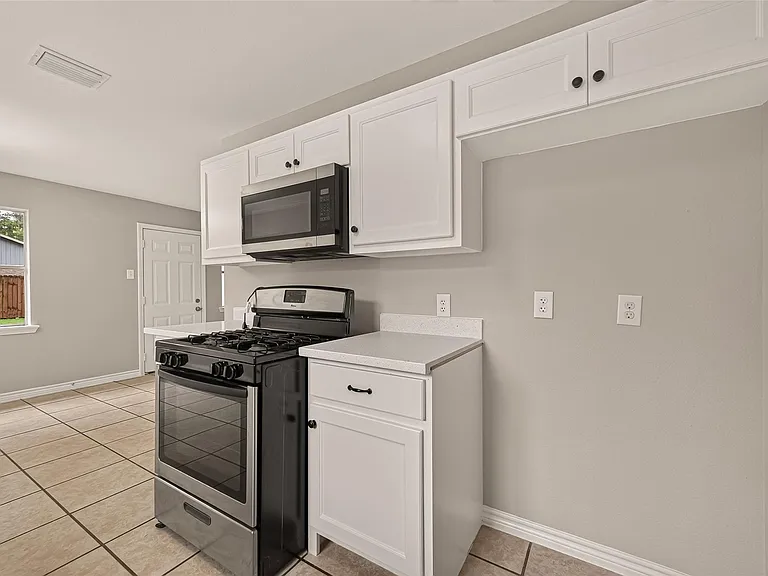 8607 Valley Forest Dr — Photo 12