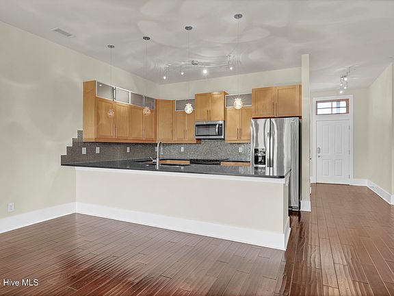 2nd image of 801 N 4th St APT 302