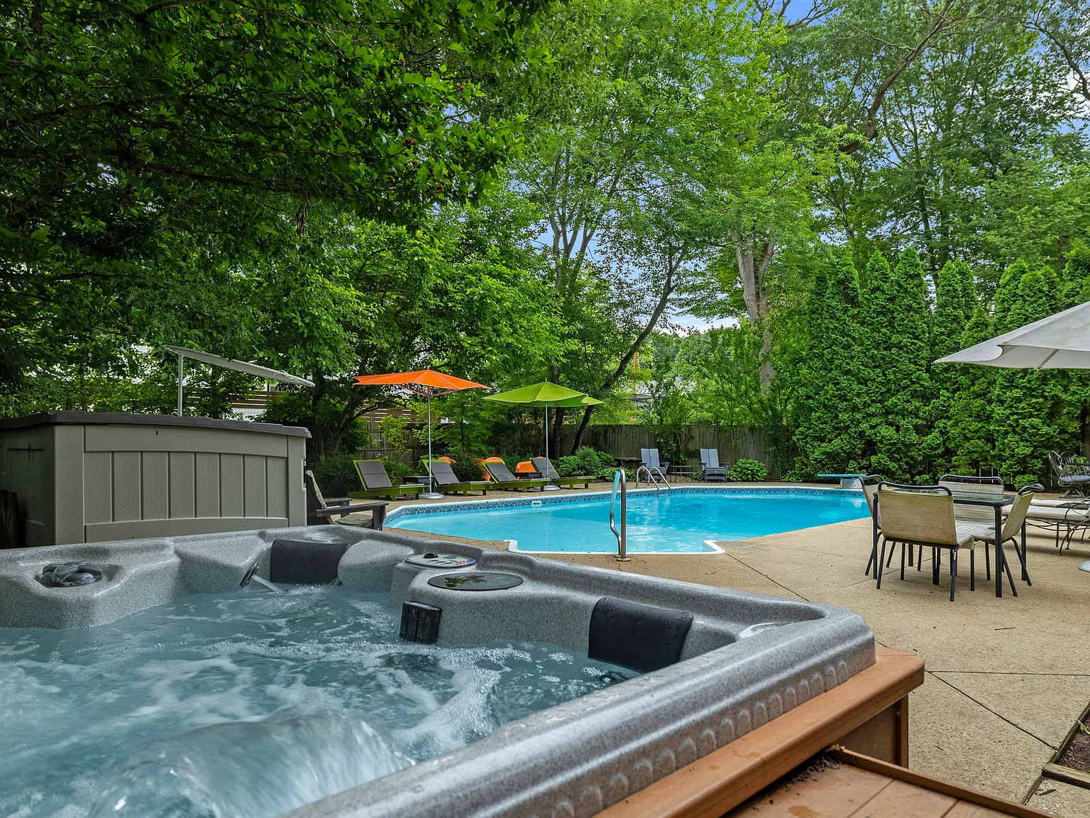 5 bed, 2200 sqft, $24,800 — Photo 2