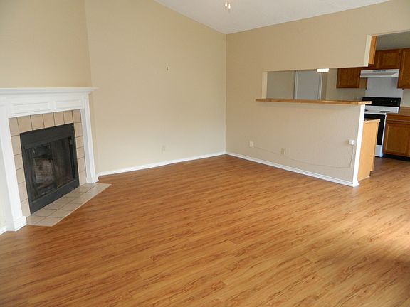 4th image of 527 Cutty Trl APT A